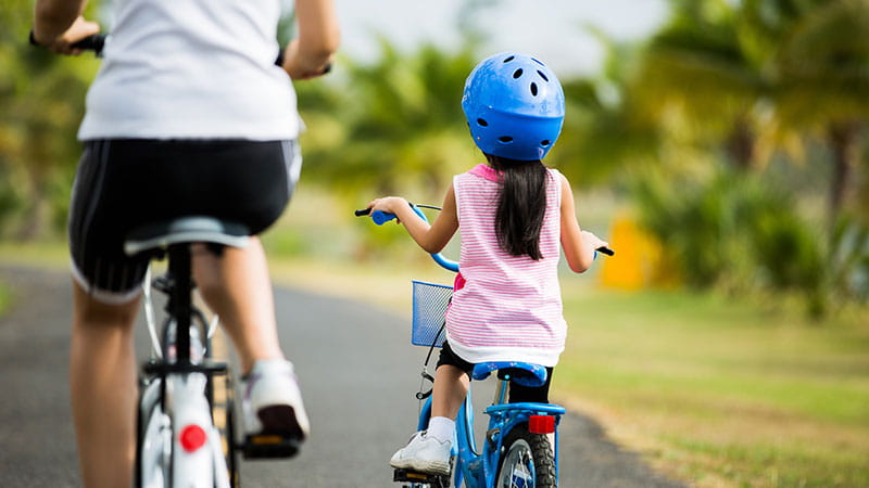 Cycling women with tandem